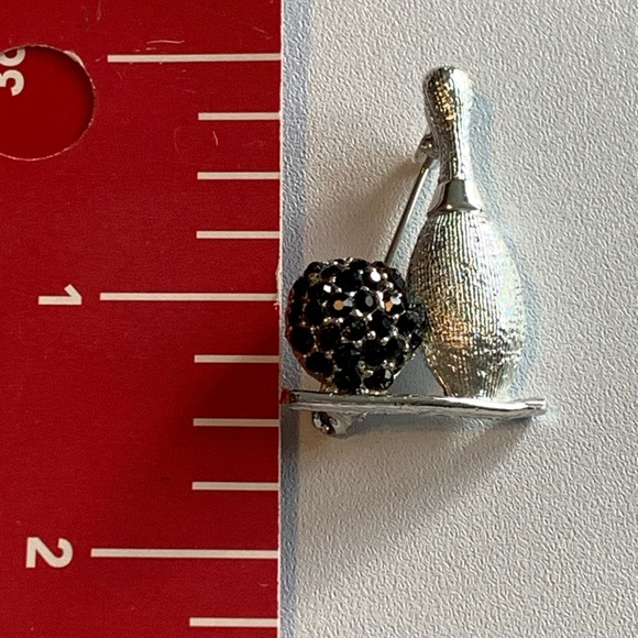 Vintage signed bowling pin. - Picture 5 of 5